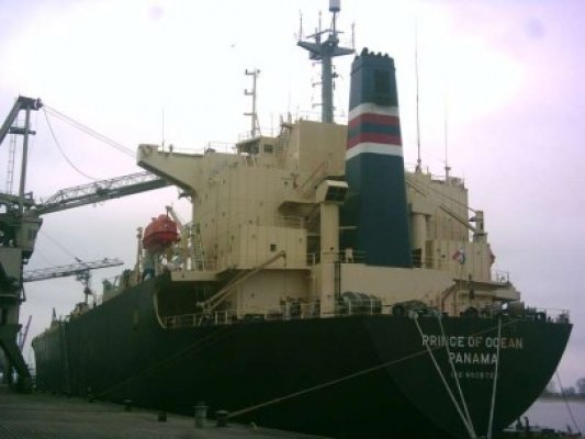 Echipajul românesc al unei nave sechestrate în Malaesia nu şi-a primit salariul de 3 luni